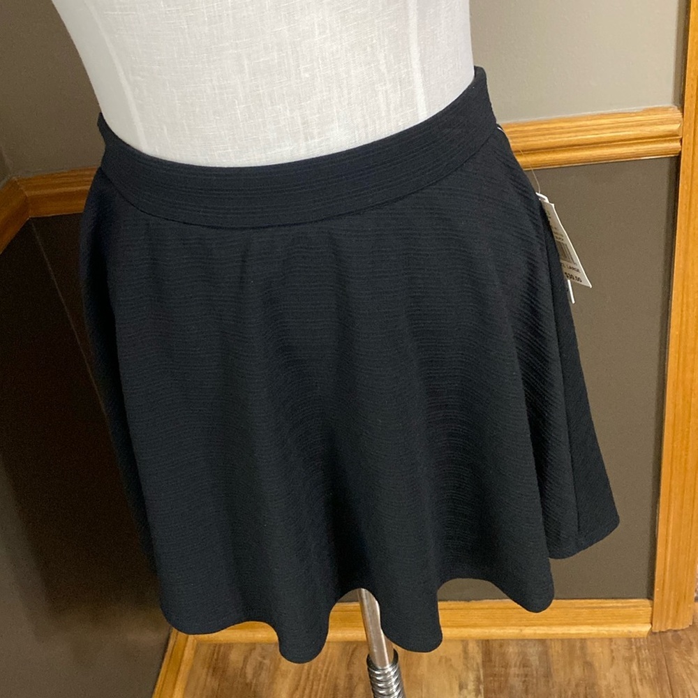 Joe B by Joe Benbasset black flowy mini skirt size Large